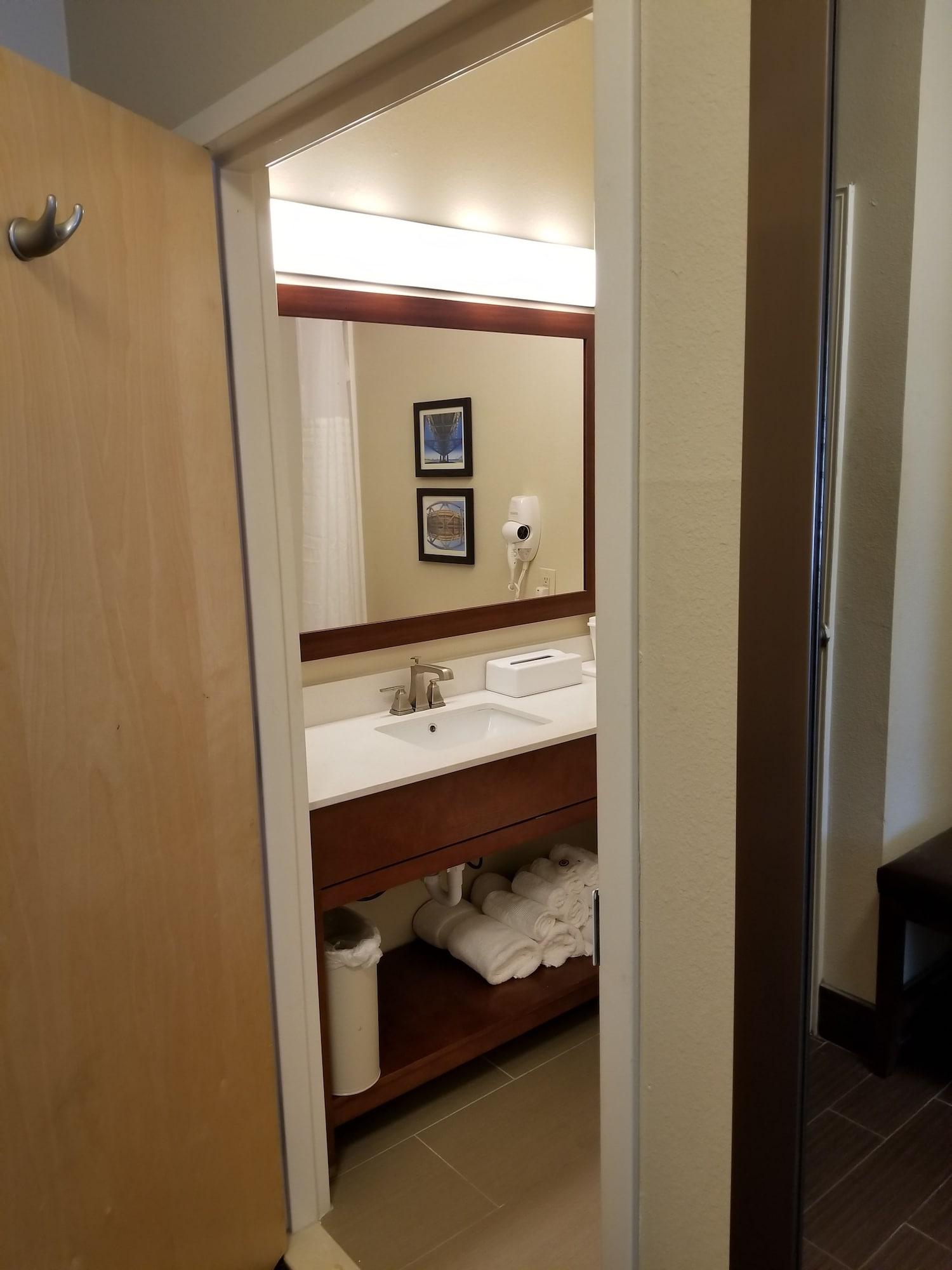 Sonesta Essential - Baton Rouge Airport Hotel Bagian luar foto