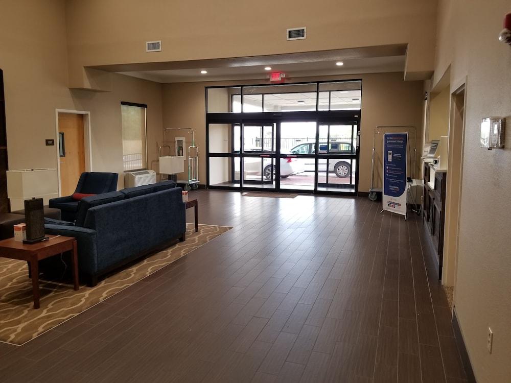 Comfort Inn & Suites Airport Baton Rouge Bagian luar foto